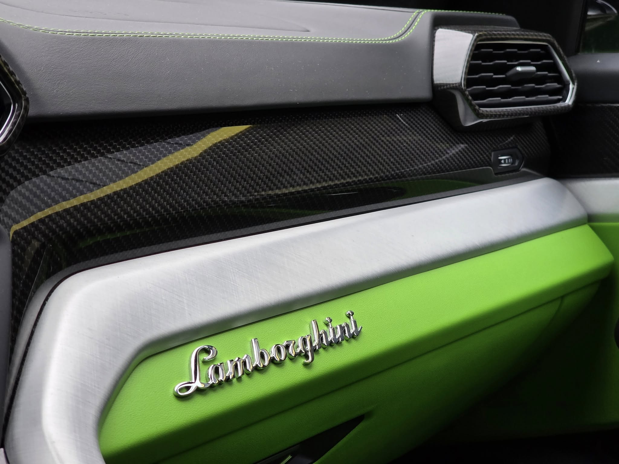 Lamborghini URUS 650-PS “CARBON”